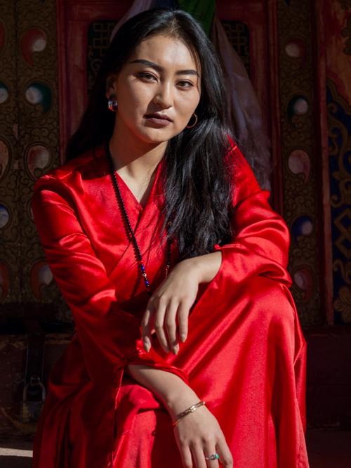 藏族美女介绍语句的相关图片